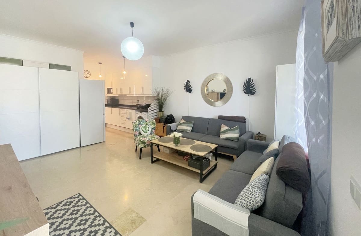 2 bedroom Apartment for sale in La Duquesa / Puerto de la Duquesa - € 213,000 (Ref: 9080868)