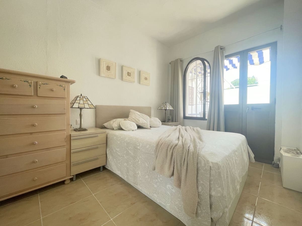 2 bedroom Apartment for sale in La Duquesa / Puerto de la Duquesa - € 213,000 (Ref: 9080868)