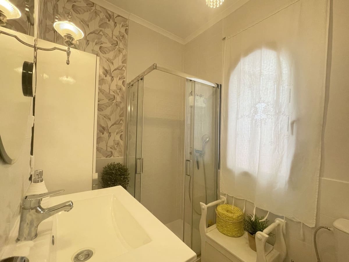 2 bedroom Apartment for sale in La Duquesa / Puerto de la Duquesa - € 213,000 (Ref: 9080868)