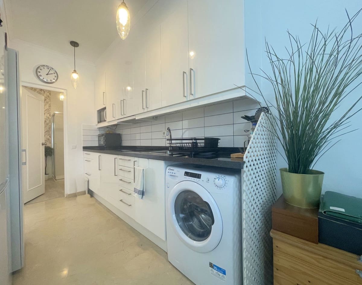 2 bedroom Apartment for sale in La Duquesa / Puerto de la Duquesa - € 213,000 (Ref: 9080868)