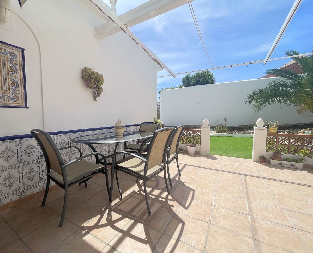 2 bedroom Apartment for sale in La Duquesa / Puerto de la Duquesa - € 213,000 (Ref: 9080868)