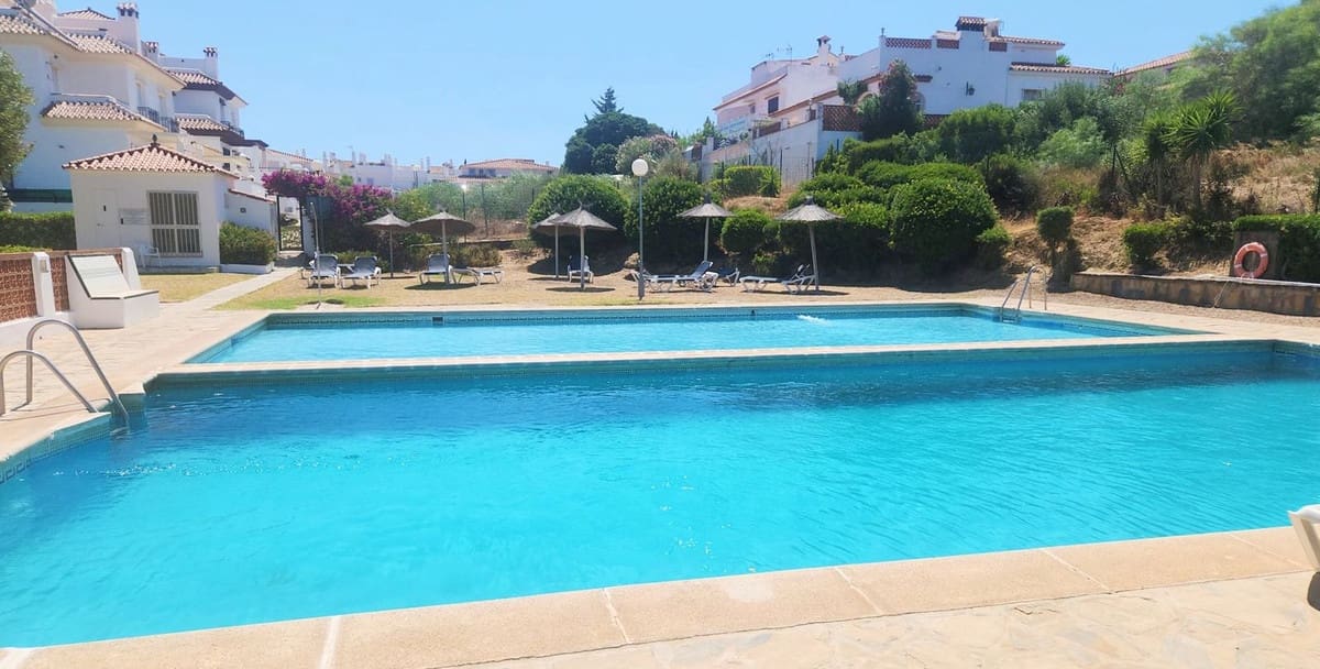 2 bedroom Apartment for sale in La Duquesa / Puerto de la Duquesa - € 213,000 (Ref: 9080868)