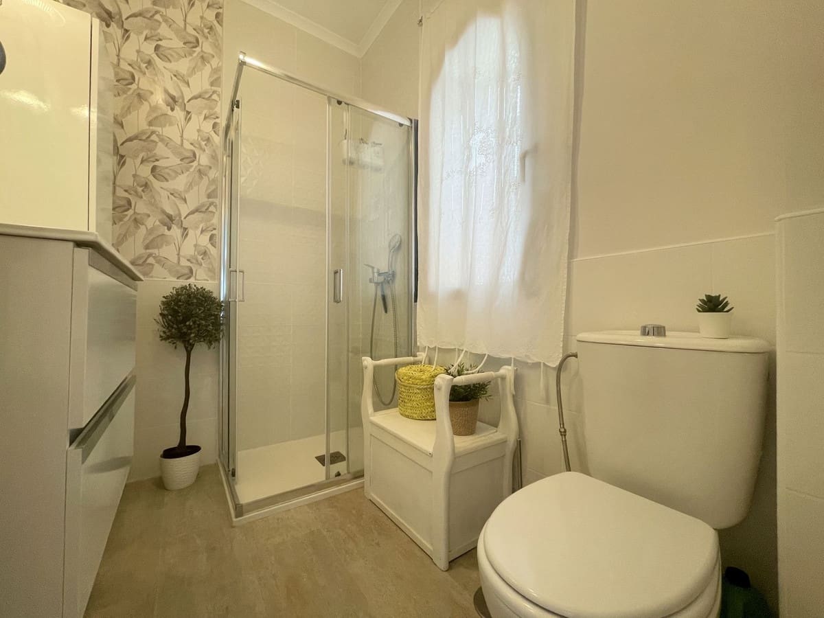 2 bedroom Apartment for sale in La Duquesa / Puerto de la Duquesa - € 213,000 (Ref: 9080868)