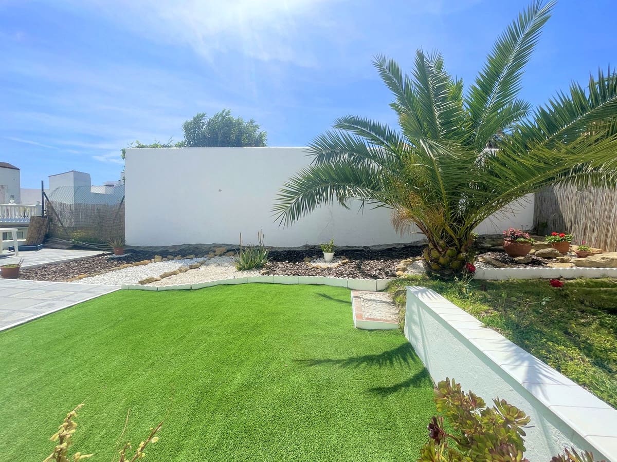 2 bedroom Apartment for sale in La Duquesa / Puerto de la Duquesa - € 213,000 (Ref: 9080868)