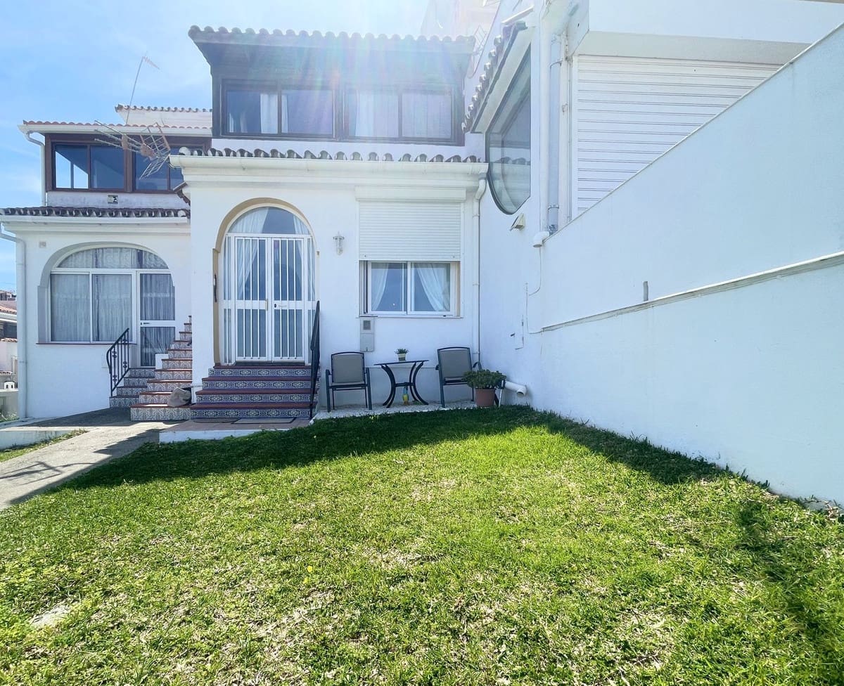 2 bedroom Apartment for sale in La Duquesa / Puerto de la Duquesa - € 213,000 (Ref: 9080868)