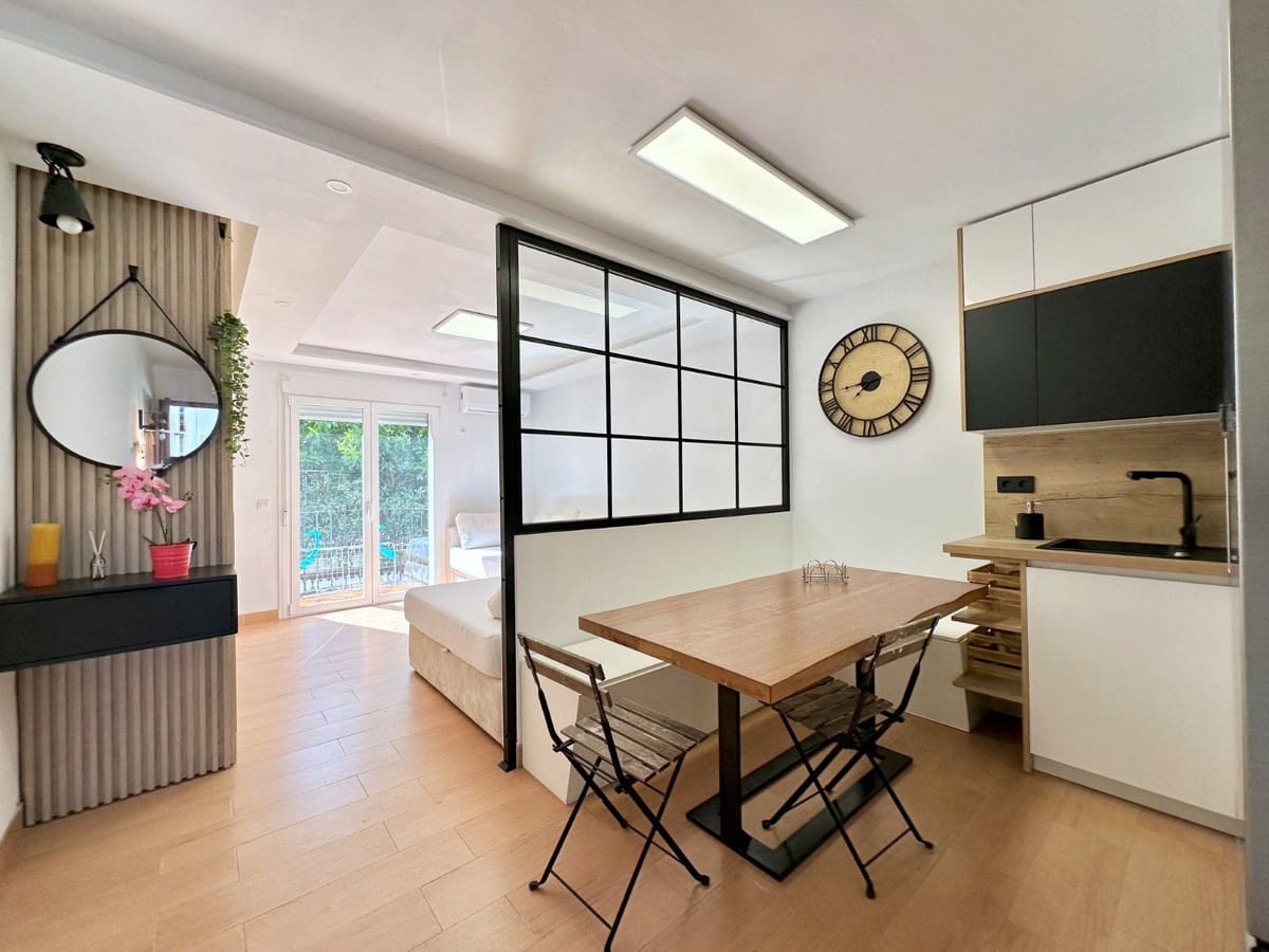 Apartment for sale in Estepona - € 230,000 (Ref: 9080871)