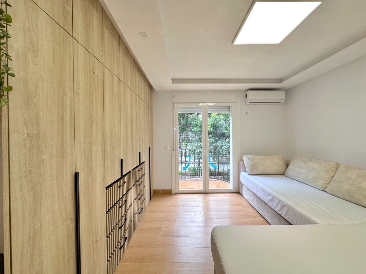 Apartment for sale in Estepona - € 230,000 (Ref: 9080871)