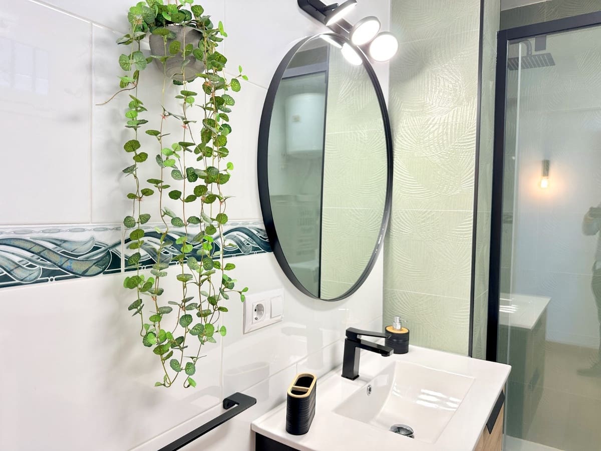 Apartment for sale in Estepona - € 230,000 (Ref: 9080871)