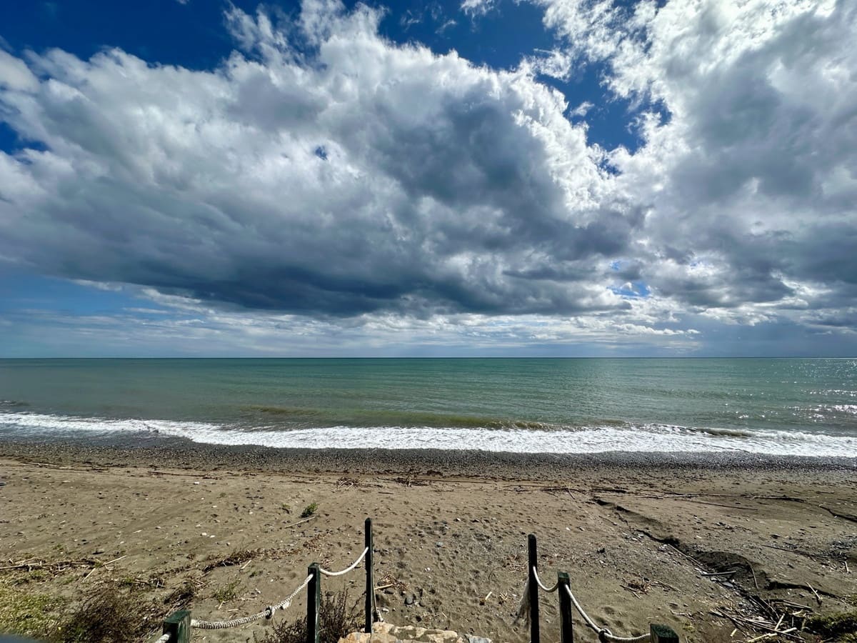 Apartment for sale in Estepona - € 230,000 (Ref: 9080871)