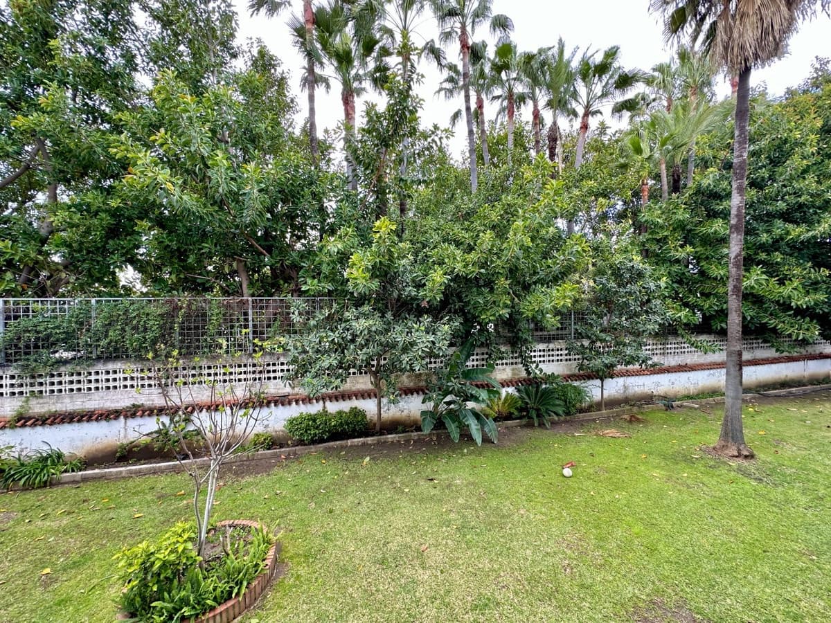 Apartment for sale in Estepona - € 230,000 (Ref: 9080871)