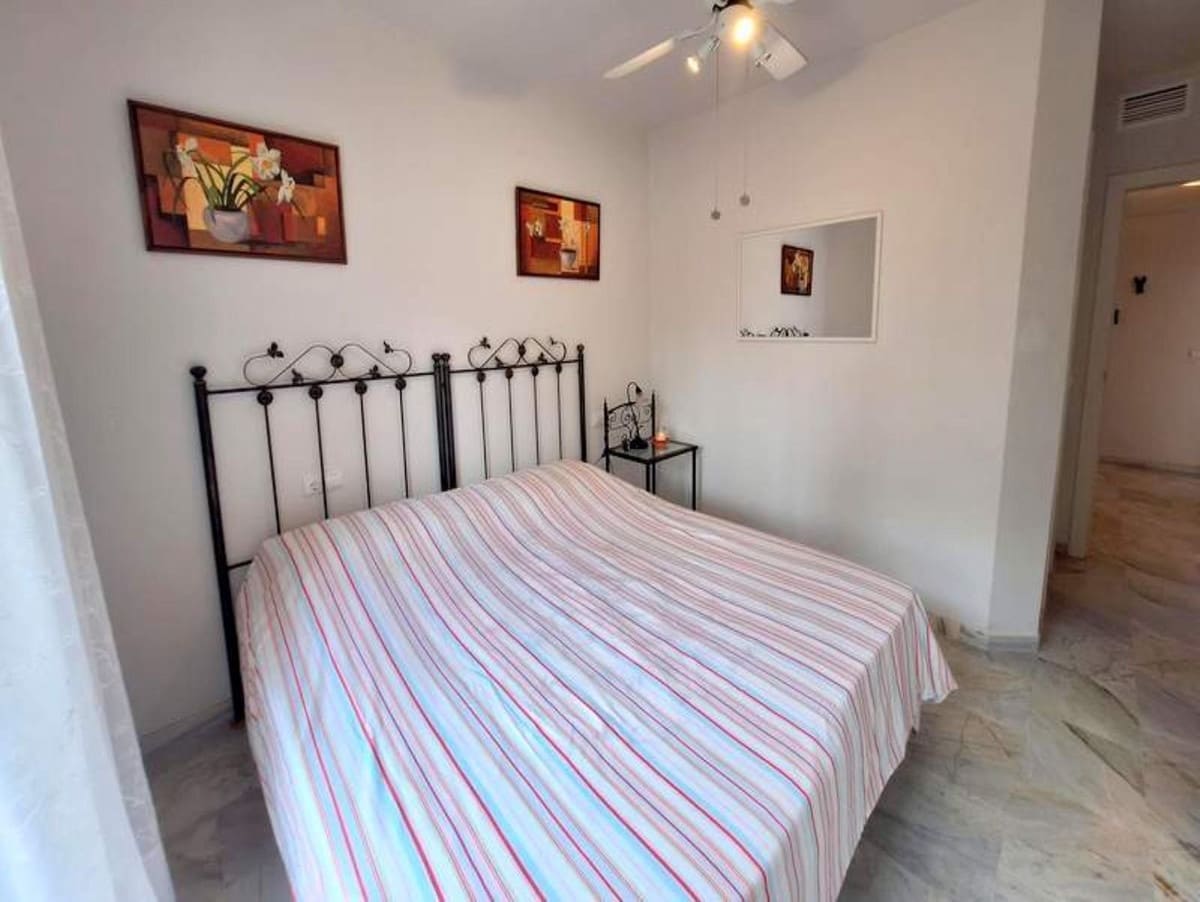 2 bedroom Apartment for sale in La Duquesa / Puerto de la Duquesa - € 230,000 (Ref: 9080873)