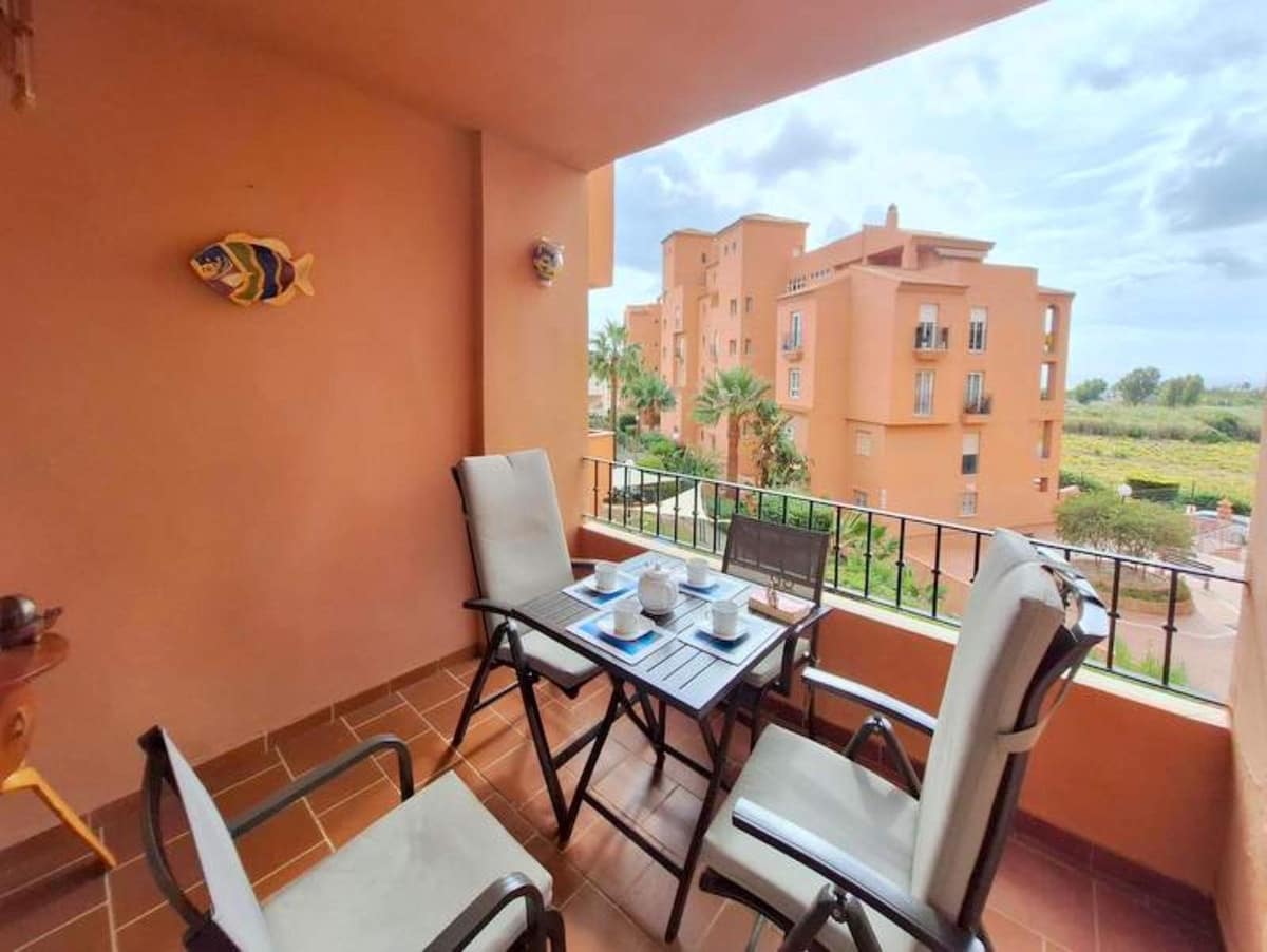 2 bedroom Apartment for sale in La Duquesa / Puerto de la Duquesa - € 230,000 (Ref: 9080873)