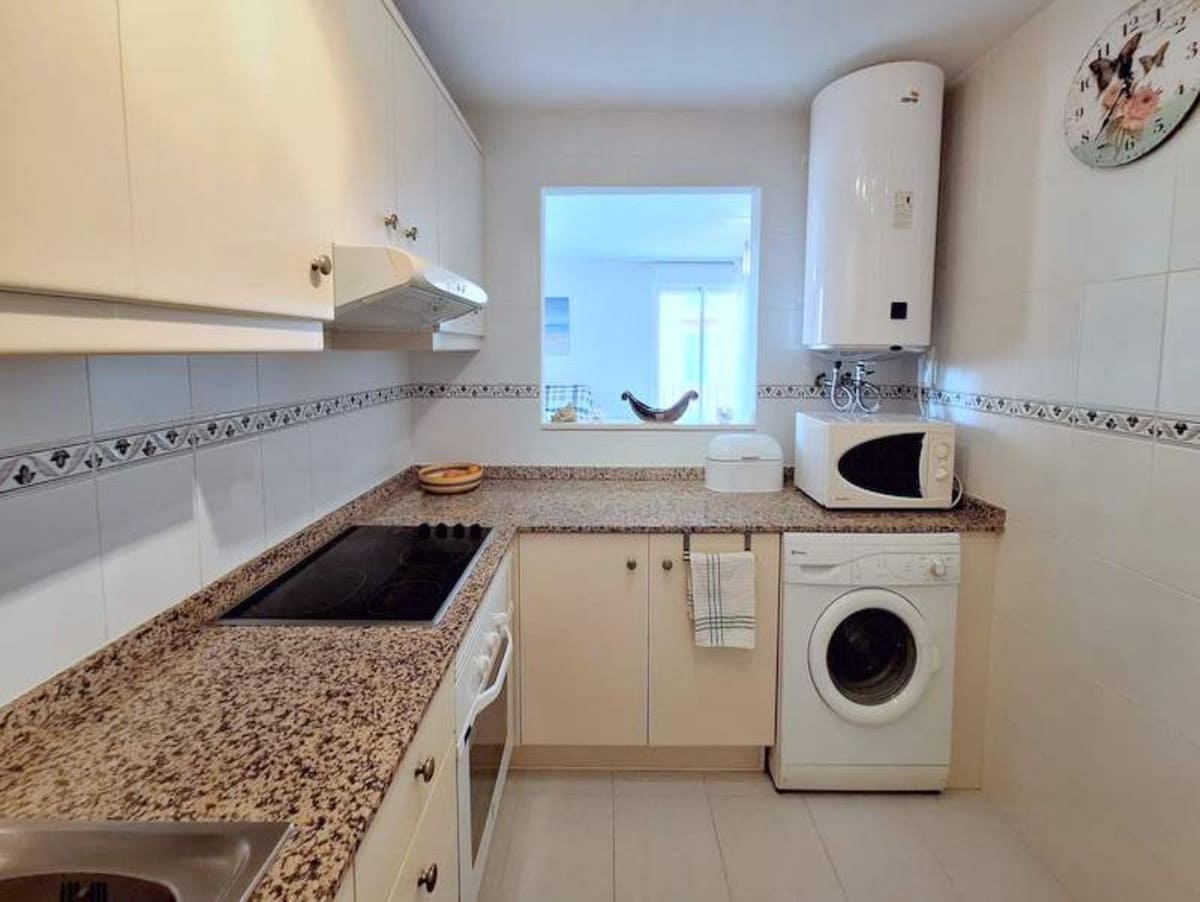 2 bedroom Apartment for sale in La Duquesa / Puerto de la Duquesa - € 230,000 (Ref: 9080873)