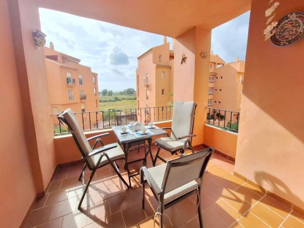 2 bedroom Apartment for sale in La Duquesa / Puerto de la Duquesa - € 230,000 (Ref: 9080873)