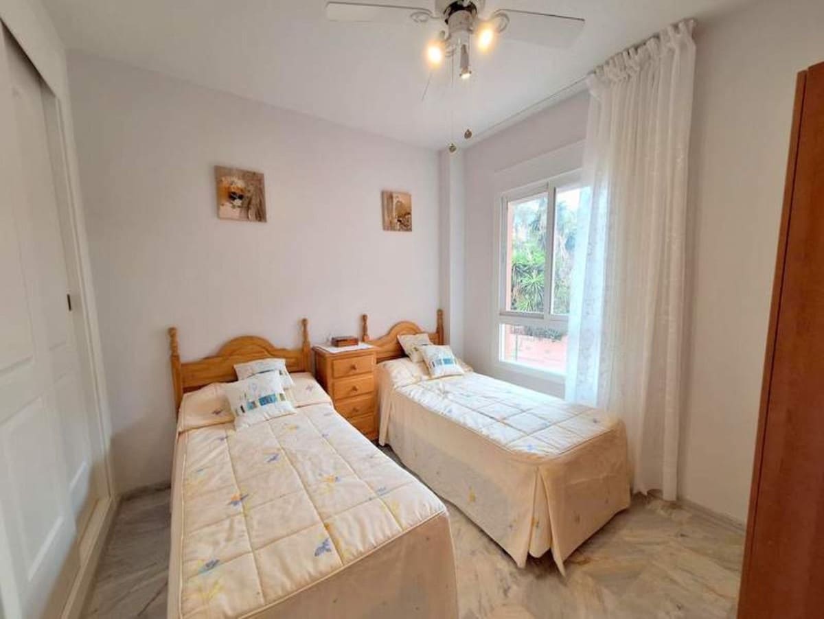 2 bedroom Apartment for sale in La Duquesa / Puerto de la Duquesa - € 230,000 (Ref: 9080873)