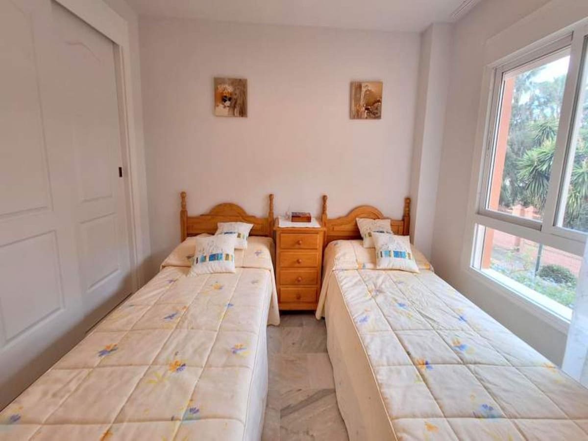 2 bedroom Apartment for sale in La Duquesa / Puerto de la Duquesa - € 230,000 (Ref: 9080873)