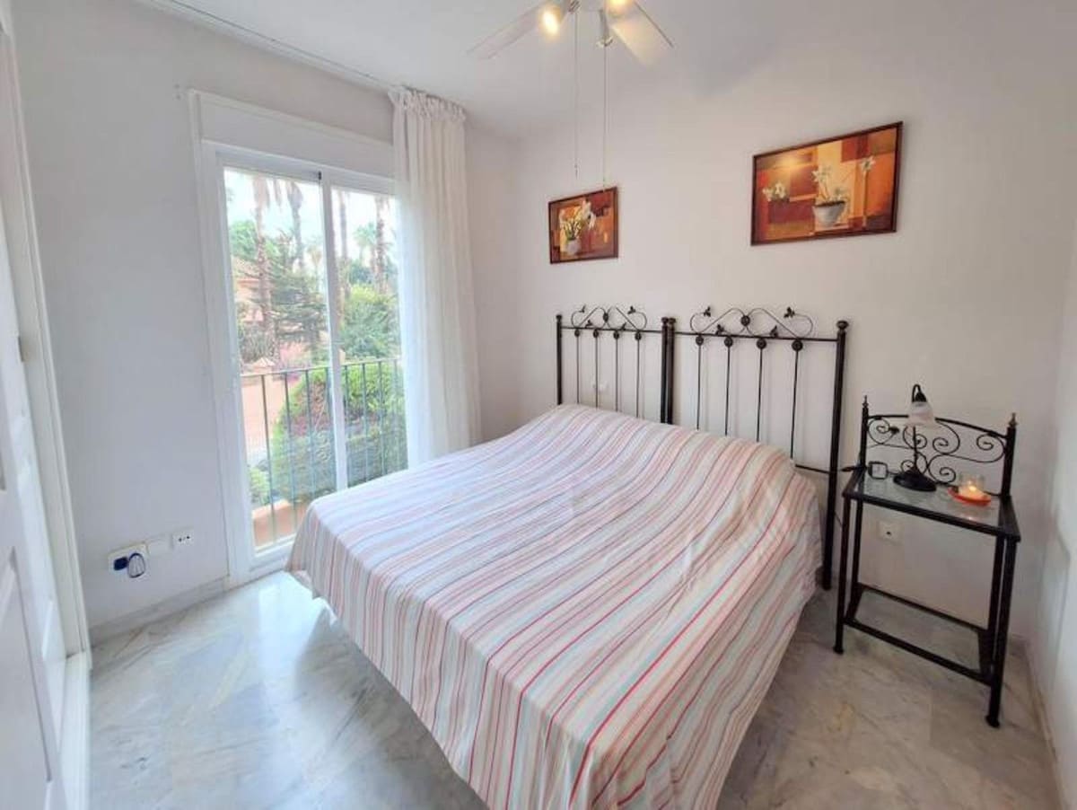 2 bedroom Apartment for sale in La Duquesa / Puerto de la Duquesa - € 230,000 (Ref: 9080873)