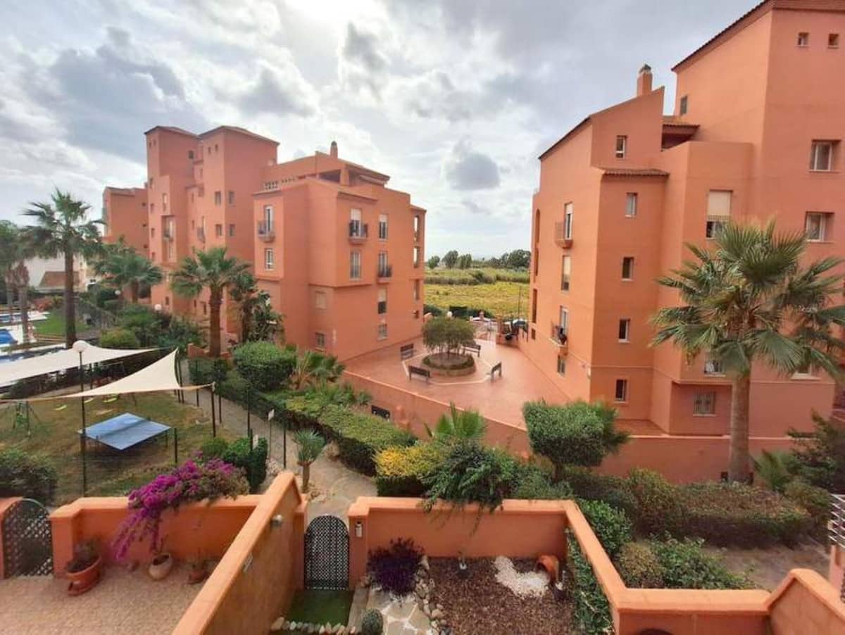 2 bedroom Apartment for sale in La Duquesa / Puerto de la Duquesa - € 230,000 (Ref: 9080873)