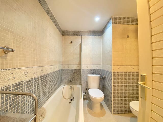 1 chambre Appartement à vendre à Estepona - 229 000 € (Ref: 9080875)
