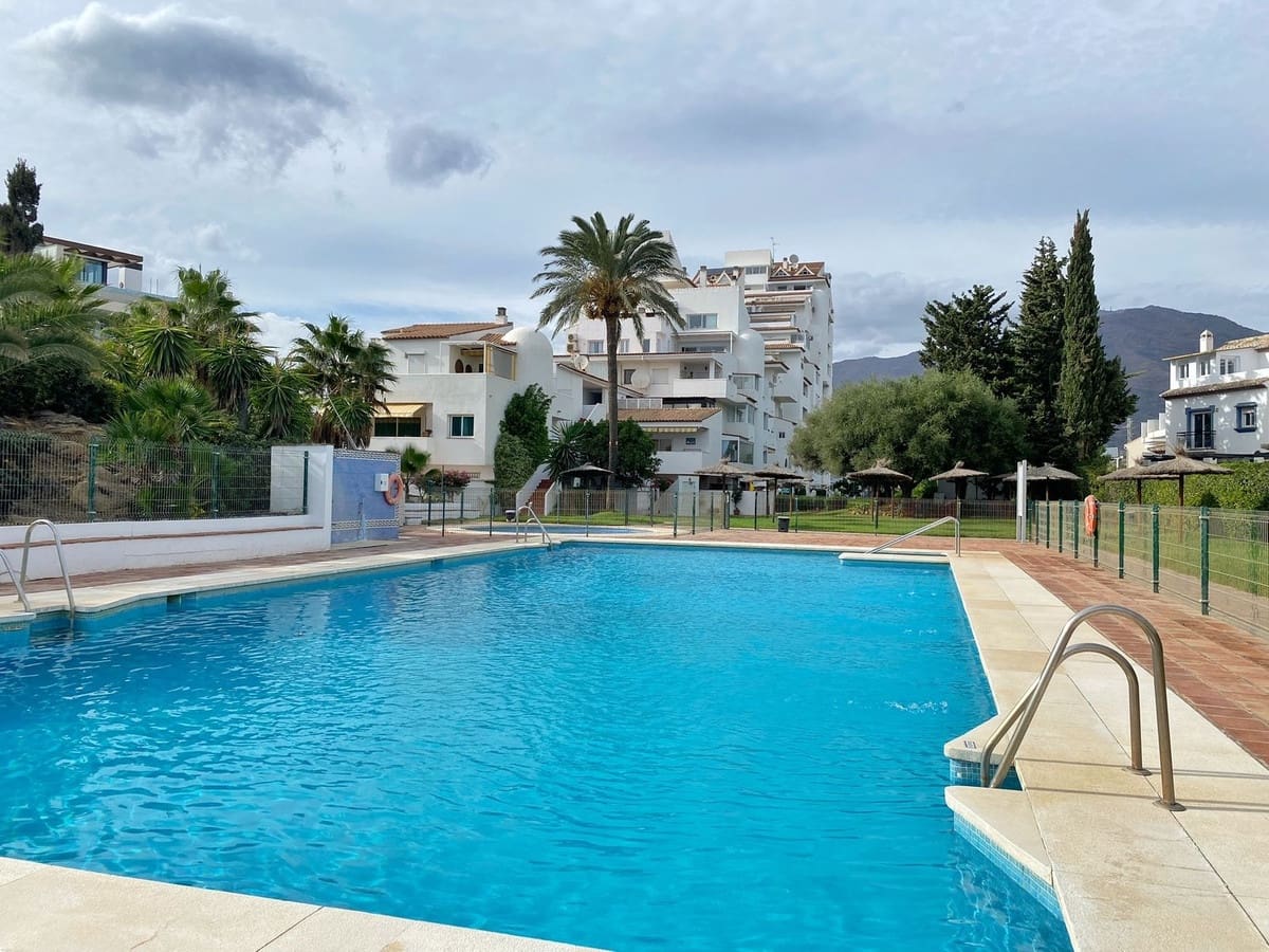 1 chambre Appartement à vendre à Estepona - 229 000 € (Ref: 9080875)