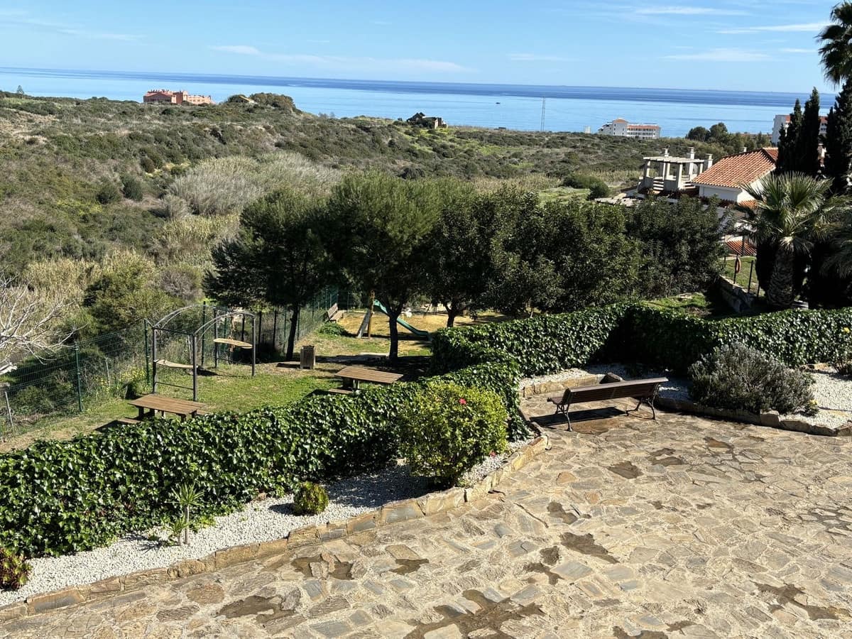 2 bedroom Apartment for sale in La Duquesa / Puerto de la Duquesa - € 238,000 (Ref: 9080876)