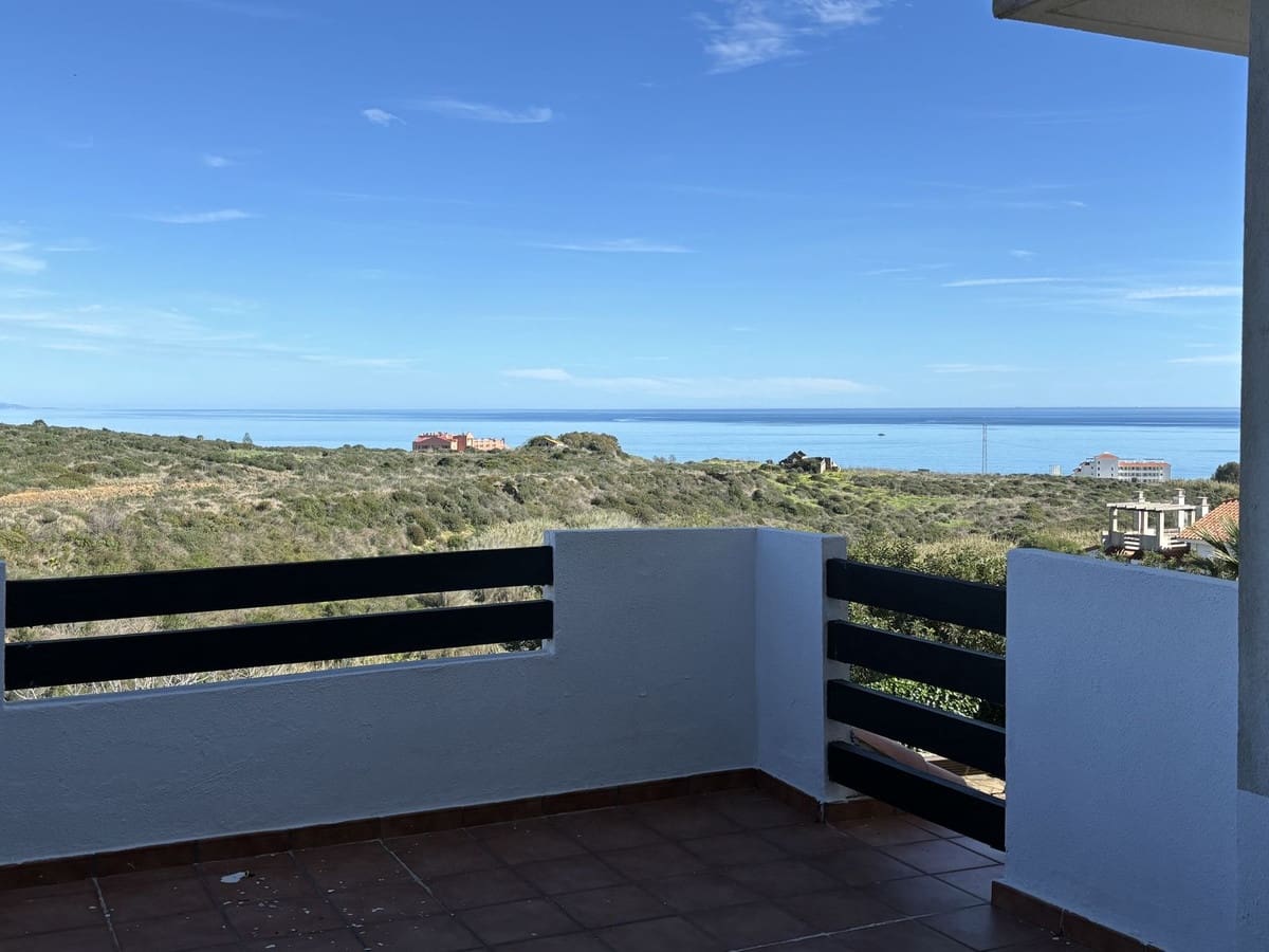 2 bedroom Apartment for sale in La Duquesa / Puerto de la Duquesa - € 239,000 (Ref: 9080876)