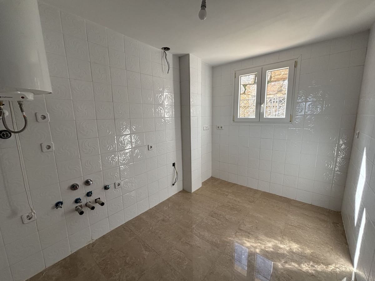 2 bedroom Apartment for sale in La Duquesa / Puerto de la Duquesa - € 239,000 (Ref: 9080876)