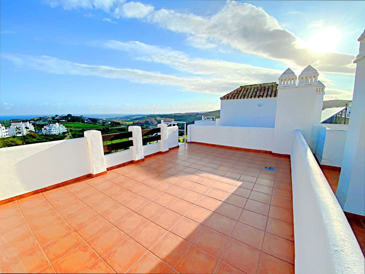 1 bedroom Apartment for sale in Estepona with garage - € 215,000 (Ref: 9080877)