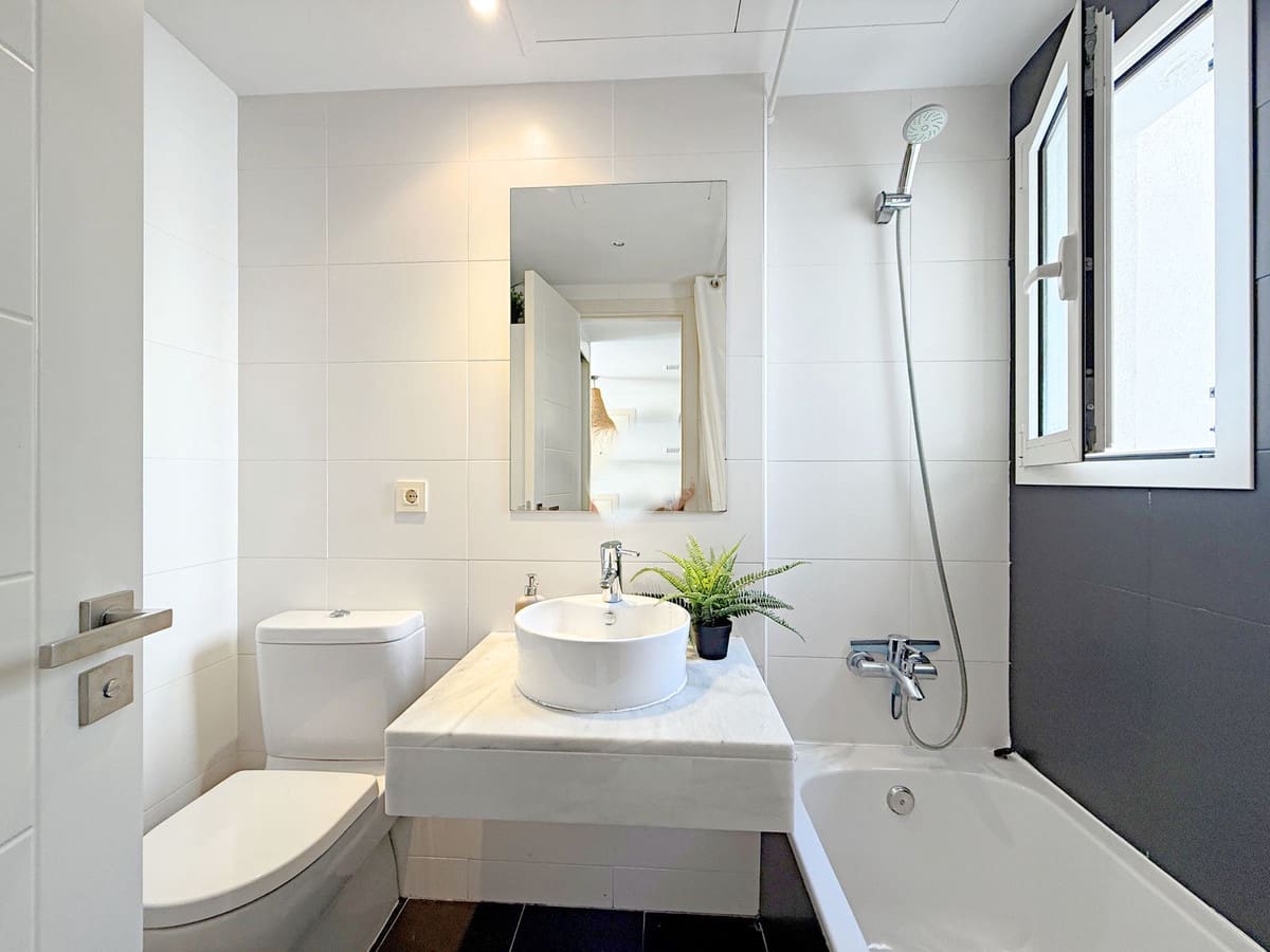 1 bedroom Apartment for sale in Estepona with garage - € 215,000 (Ref: 9080877)