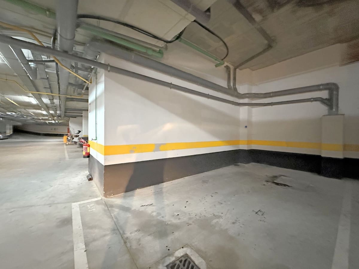 1 bedroom Apartment for sale in Estepona with garage - € 215,000 (Ref: 9080877)