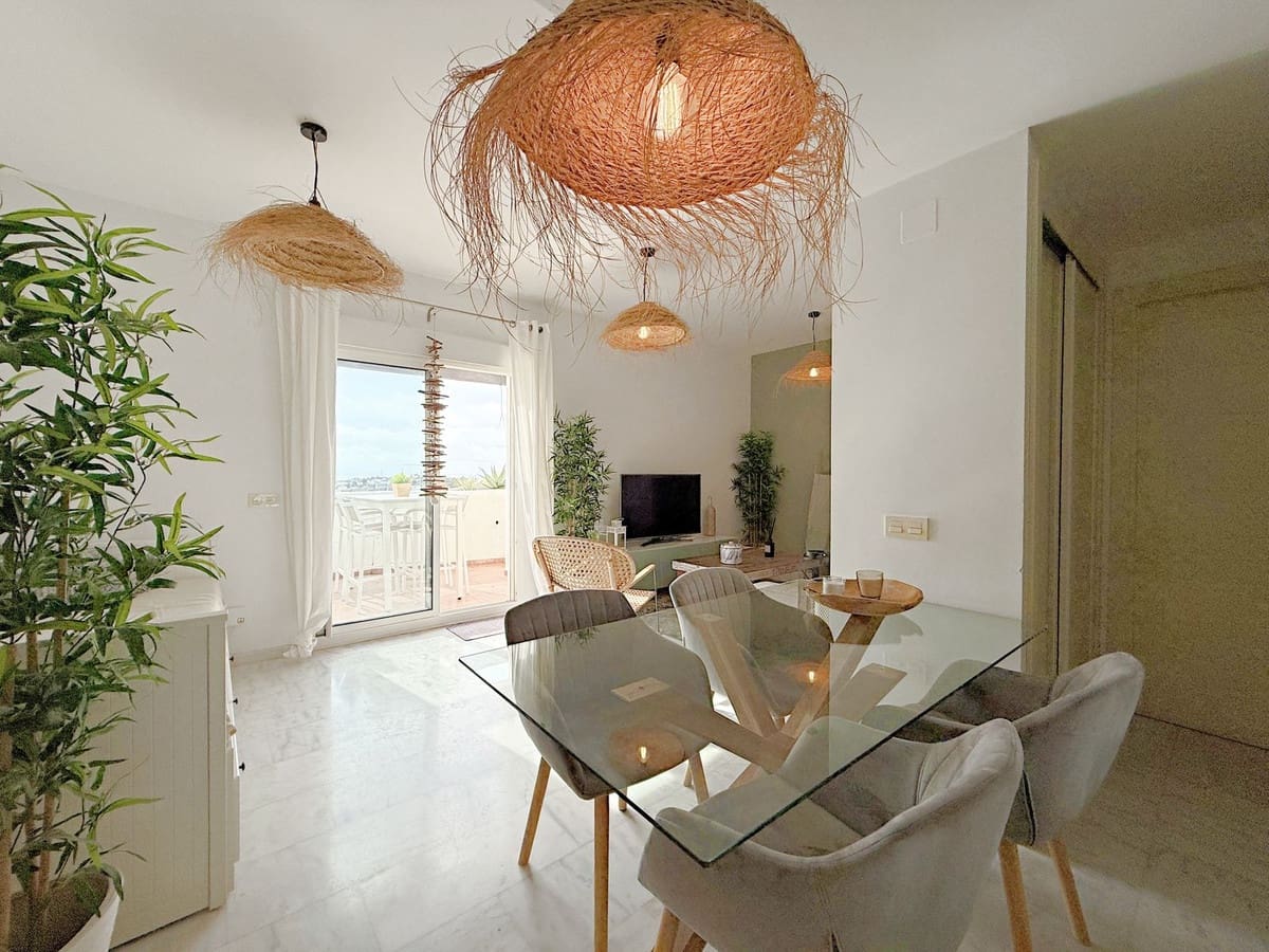 1 bedroom Apartment for sale in Estepona with garage - € 215,000 (Ref: 9080877)