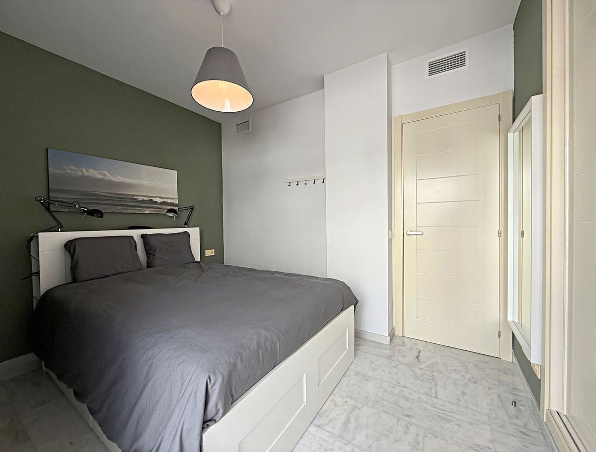 1 bedroom Apartment for sale in Estepona with garage - € 215,000 (Ref: 9080877)