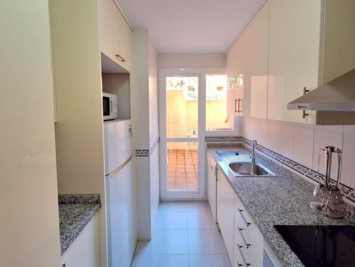 2 soveværelse Lejlighed til salg i La Duquesa / Puerto de la Duquesa - € 225.000 (Ref: 9080878)