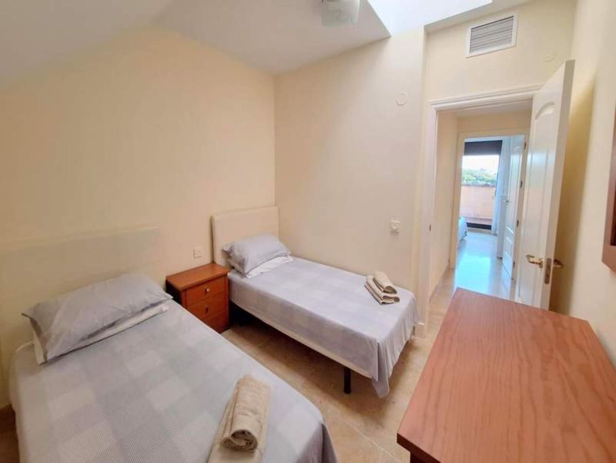 2 soveværelse Lejlighed til salg i La Duquesa / Puerto de la Duquesa - € 225.000 (Ref: 9080878)