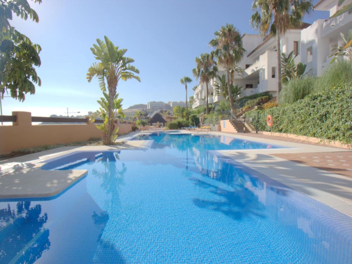 2 soveværelse Lejlighed til salg i La Duquesa / Puerto de la Duquesa - € 225.000 (Ref: 9080878)