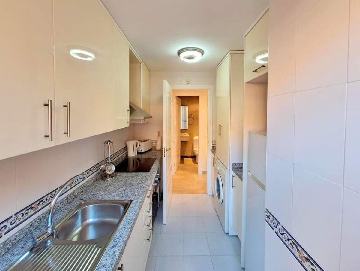 2 soveværelse Lejlighed til salg i La Duquesa / Puerto de la Duquesa - € 225.000 (Ref: 9080878)