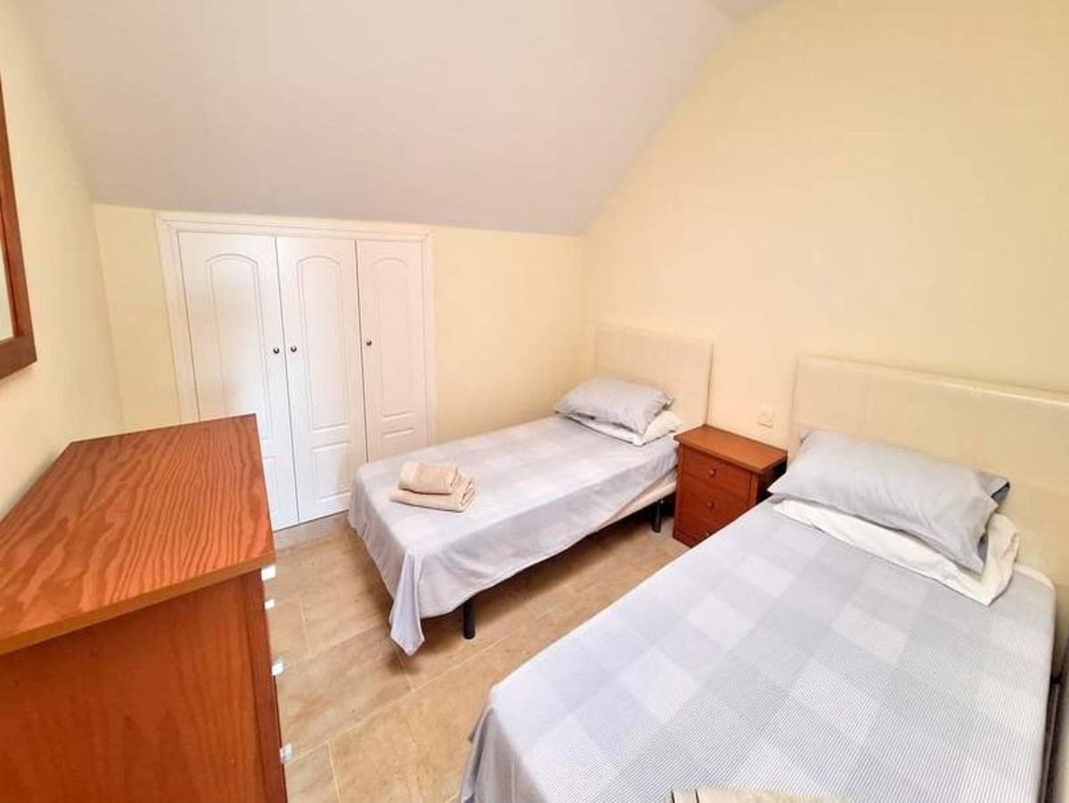 2 soveværelse Lejlighed til salg i La Duquesa / Puerto de la Duquesa - € 225.000 (Ref: 9080878)