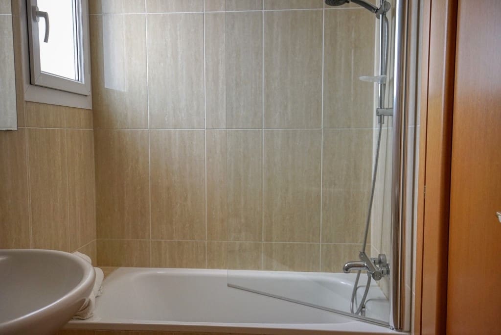 2 quarto Apartamento para venda em La Duquesa / Puerto de la Duquesa com garagem - 210 000 € (Ref: 9080886)