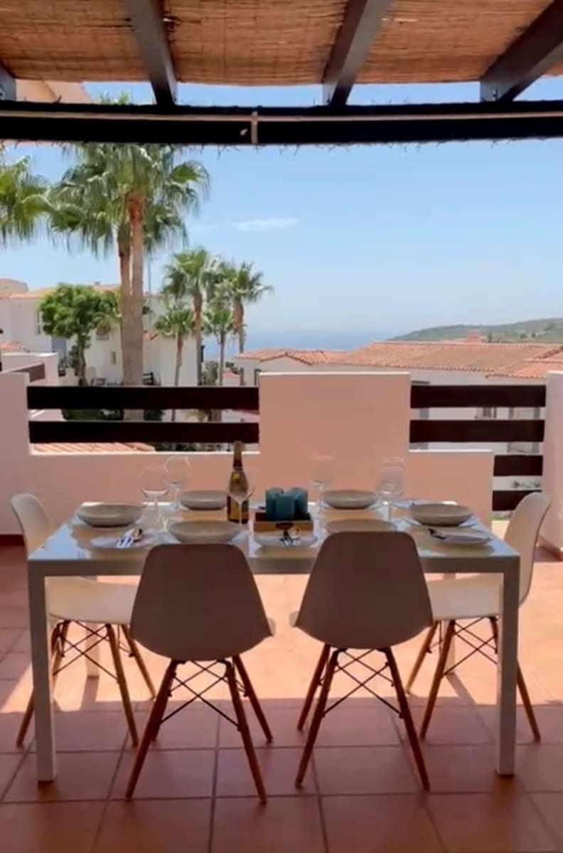 2 quarto Apartamento para venda em La Duquesa / Puerto de la Duquesa com garagem - 210 000 € (Ref: 9080886)