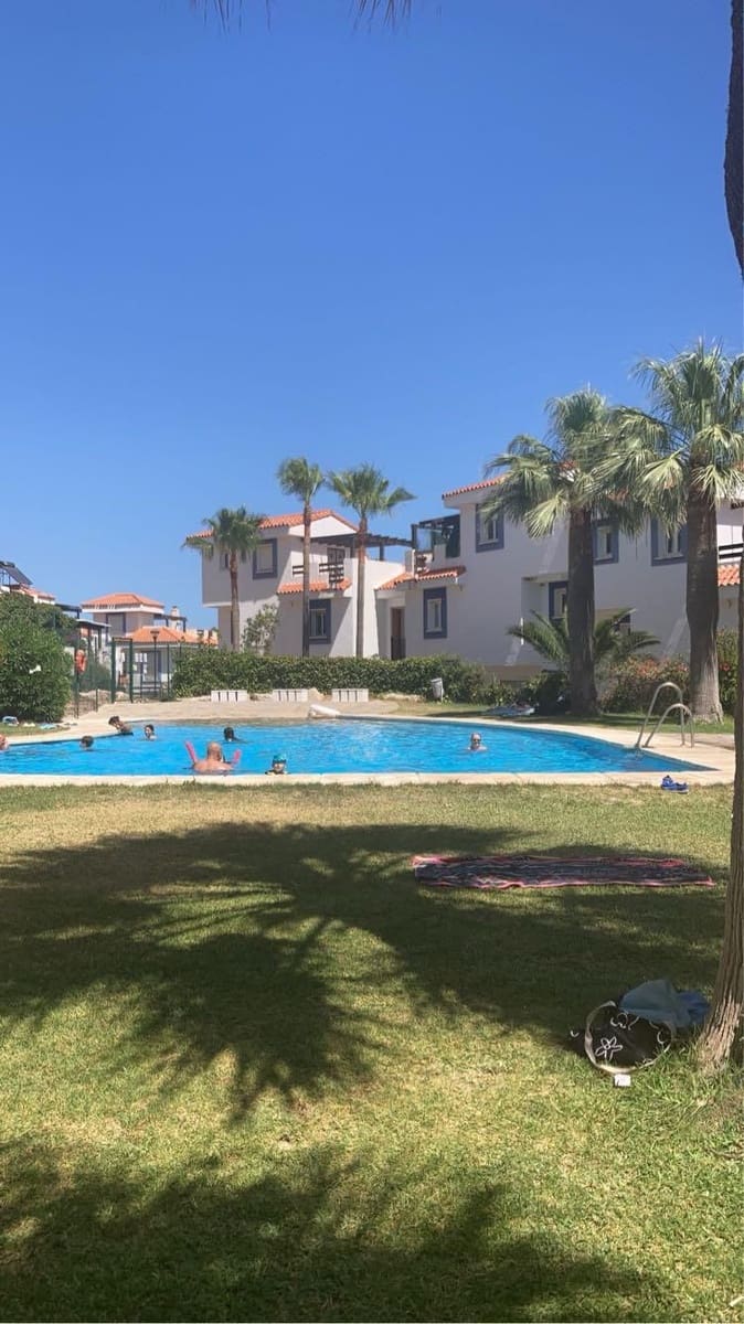 2 quarto Apartamento para venda em La Duquesa / Puerto de la Duquesa com garagem - 210 000 € (Ref: 9080886)