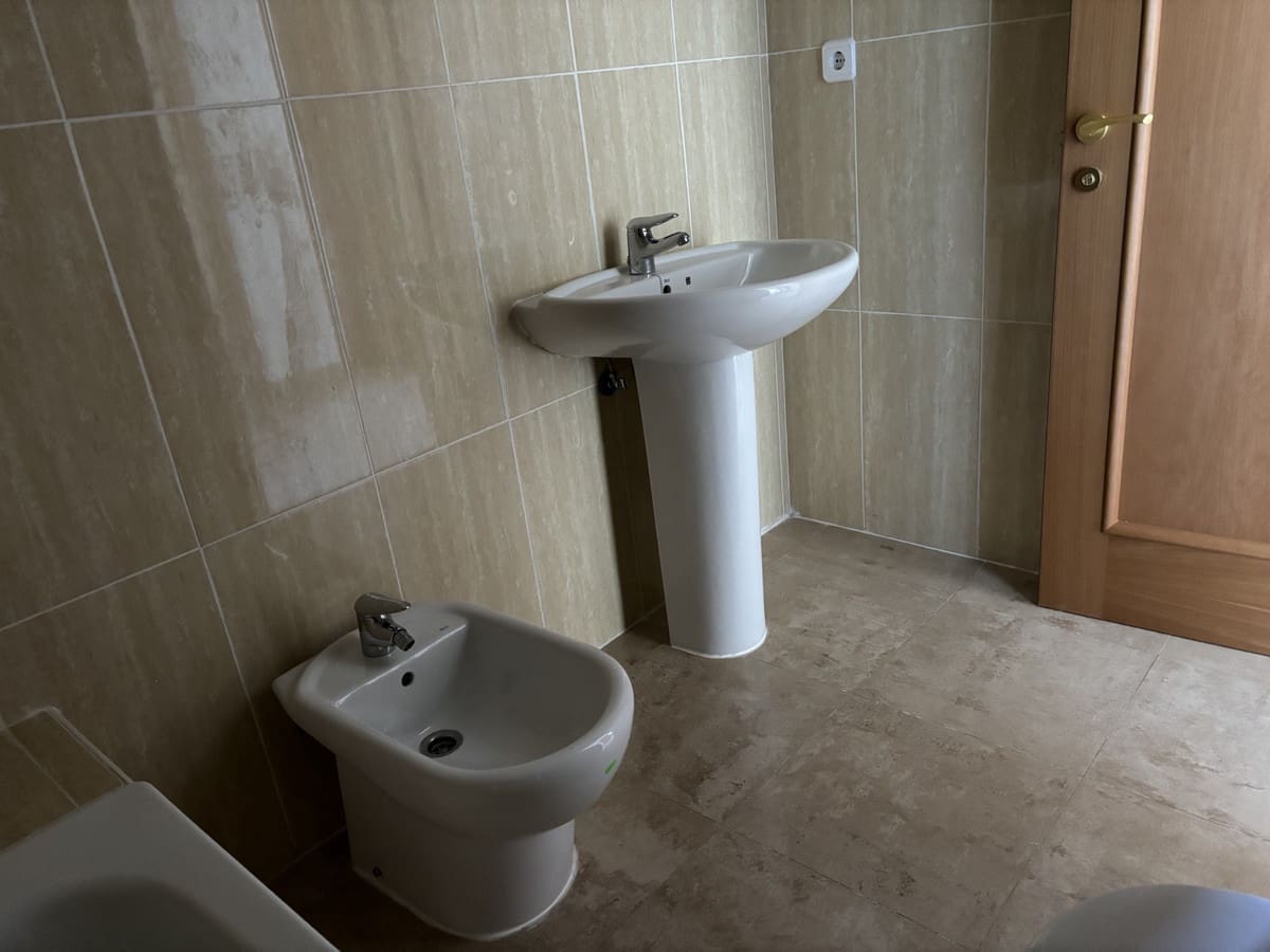 2 bedroom Apartment for sale in La Duquesa / Puerto de la Duquesa - € 173,000 (Ref: 9080894)