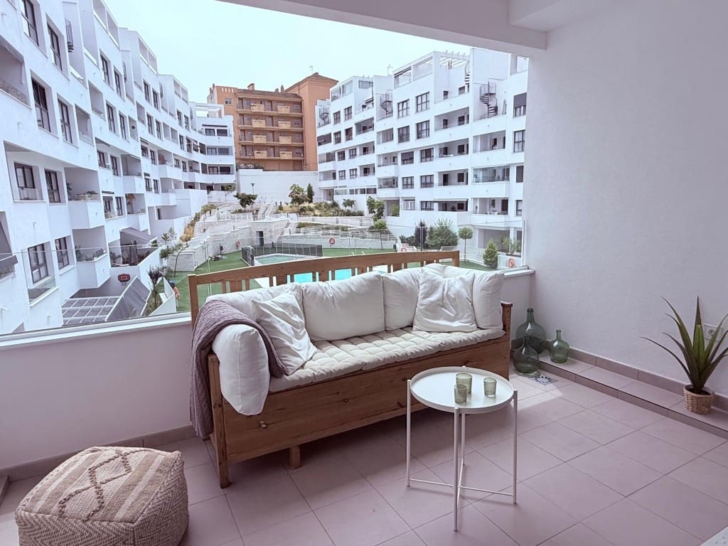 2 soveværelse Lejlighed til salg i Estepona - € 399.000 (Ref: 9115092)