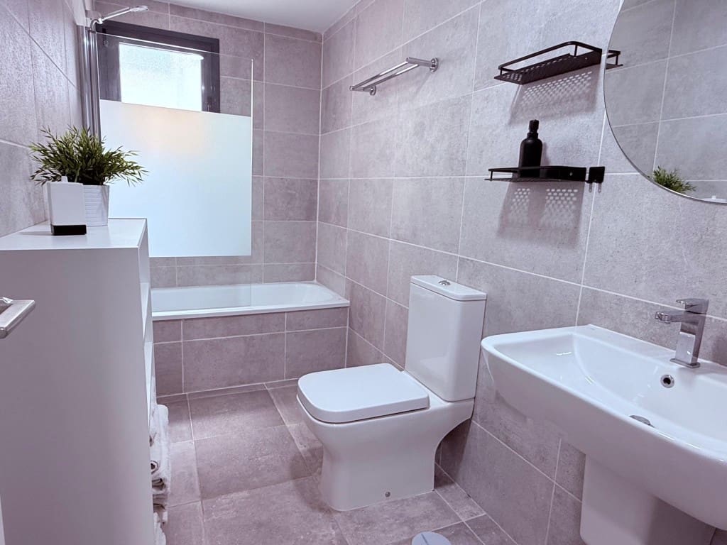 2 soveværelse Lejlighed til salg i Estepona - € 399.000 (Ref: 9115092)