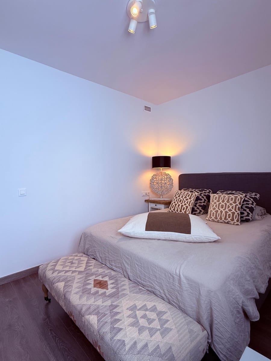 2 soveværelse Lejlighed til salg i Estepona - € 399.000 (Ref: 9115092)