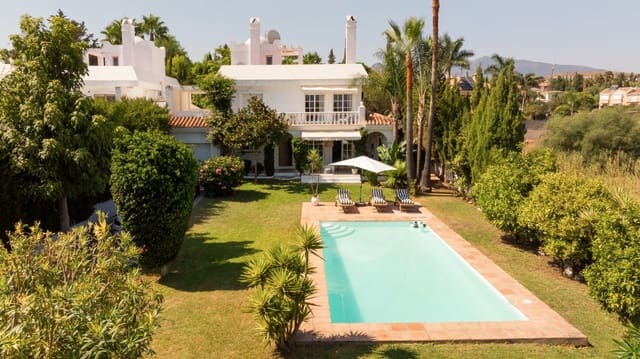 4 bedroom Villa for sale in Estepona with pool - € 1,450,000 (Ref: 9192680)