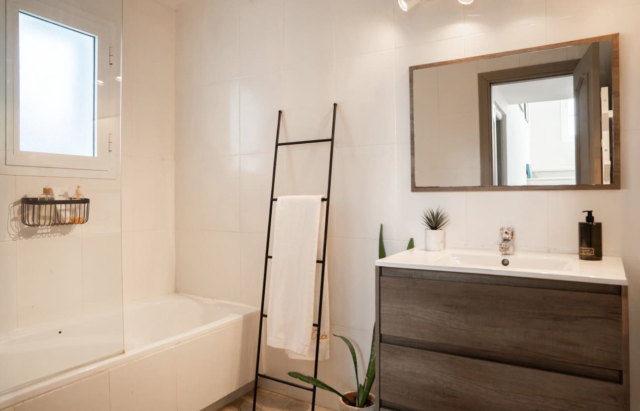 4 bedroom Villa for sale in Estepona with pool - € 1,450,000 (Ref: 9192680)