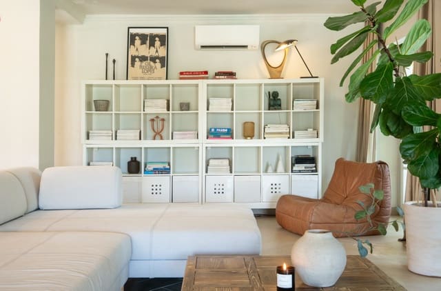 4 bedroom Villa for sale in Estepona with pool - € 1,450,000 (Ref: 9192680)