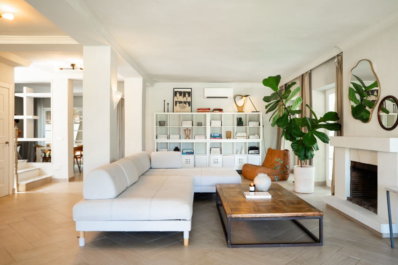 4 bedroom Villa for sale in Estepona with pool - € 1,450,000 (Ref: 9192680)