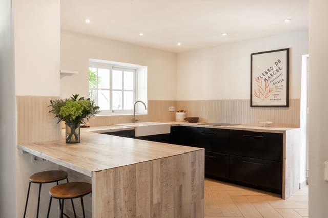 4 bedroom Villa for sale in Estepona with pool - € 1,450,000 (Ref: 9192680)