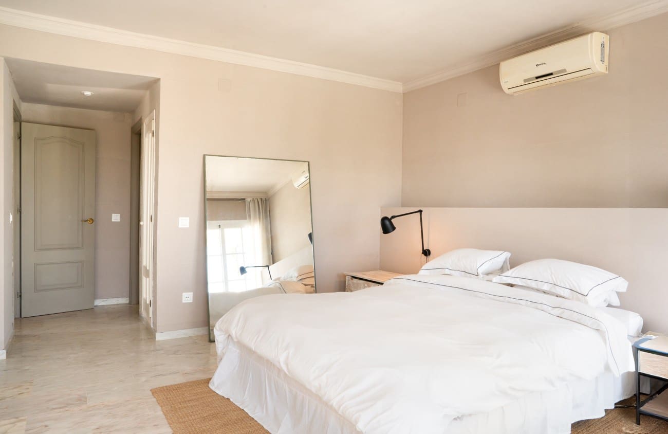 4 bedroom Villa for sale in Estepona with pool - € 1,450,000 (Ref: 9192680)